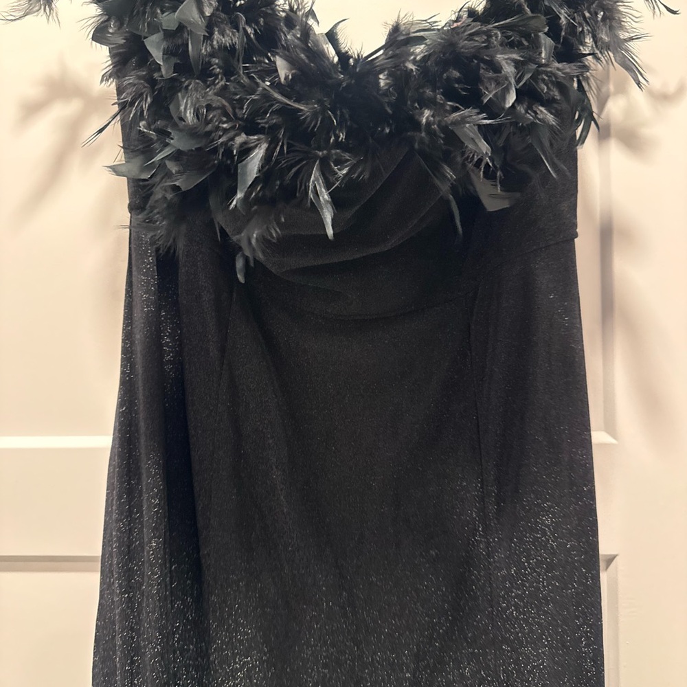 Elegant Black Evening Gown - Picture 5 of 8